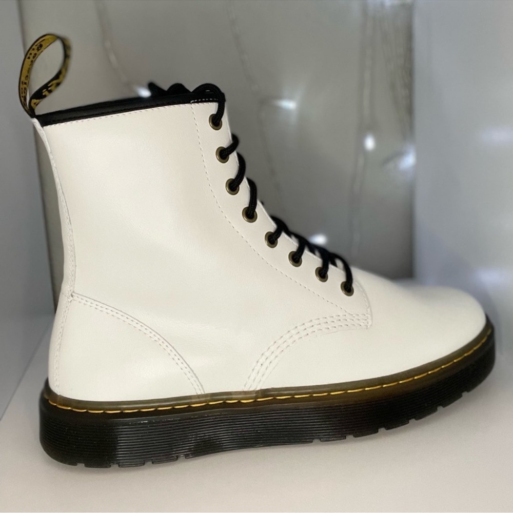 NWOT DR. MARTENS WOMENS ZAVALA COMBAT BOOTS